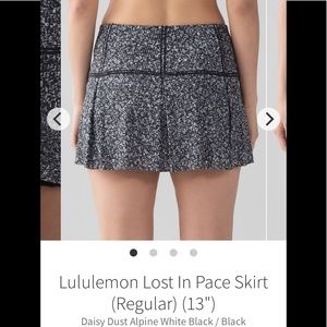 Lululemon 10 Lost In Pace Skirt 13” Black White Tiny Floral Print Daisy Dust